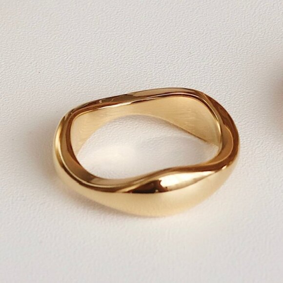 NEW 18K Gold Plated Wave Curve Ring - Picture 1 of 16